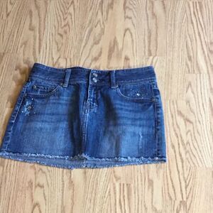 KALI DENIM mini skirt in distressed with jewels in size 5 JR